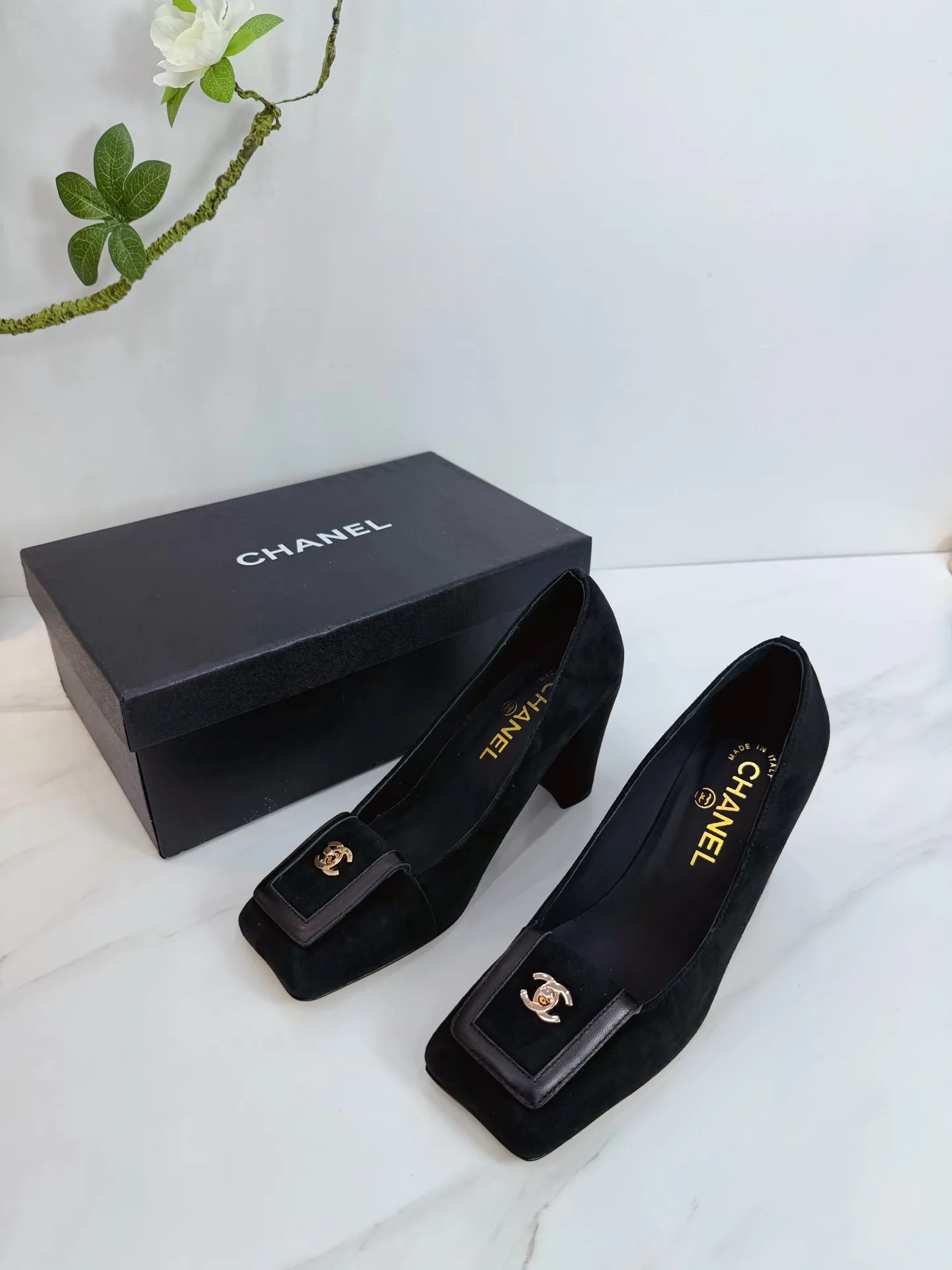 👟👟Ex-factory price 560👟👟 CHANEL 2026 Autumn Martin Boots Single Shoes Sandals Slippers Latest ❤ European Purchasing Agency & Fragrant Grandma’s New Fashion Latest Page 🔛 Small fragrant Martin boots that exude lasting charm ~ The original development supports any comparison in the market 🆚 The so-called smooth and natural lines can restore the original appearance. Many stars have recommended it One of the must-have items in spring. Super comfortable on the feet, really fragrant series... 💝💝💝 1⃣️Fabric: Imported Yangjing 2⃣️Inner: Imported sheepskin 3⃣️Outsole: Imported Italian original original color genuine leather outsole Heel height 8.0 4⃣️Code number: 35 to 39 (customized at 40.41)